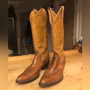 Western boots for women, hand crafted in Mexico
